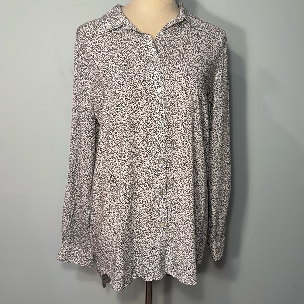 Jane and Delancey blouse with small cheetah heart pattern Size M
